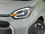 【LEDヘッドライト】悪天候や夜間走行時も良好な視界を確保し安心して運転できる高輝度LEDヘッドライトを装備!点灯速度が早く、消費電力も抑えられています。