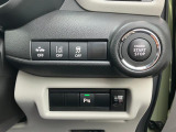 ボタン1つでエンジンを始動【キーレスプッシュスタート】!各機能のスイッチは運転席から操作ラクラク。