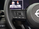 ナビゲーションのメニュー、音量など、ステアリングから手を離さずに操作できます。