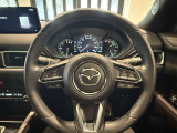 全車速追従機能付きのレーダークルーズコントロールのスイッチがハンドル部分にございます。