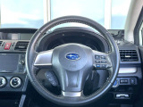 インテリアに合わせたデザインのステアリングは、運転される方のことも考え、運転しやすい形状、大きさです。是非一度、実際に触ってお確かめください。