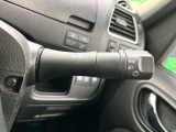 【オートライト】周りの明るさに応じて自動でヘッドライトの点灯・消灯ができる機能です!ライトの付け忘れ・消し忘れなどが無くなり、雨の日や夕方の走行も安心!トンネル通過時も便利ですね♪