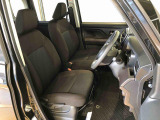 運転席の座面高さを調整できるシートリフターが付いています。