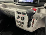 痛みの出やすい運転席シートの角、フロアマット、座面、ともに良好です