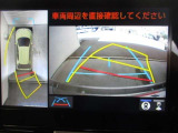 パノラミックビューモニター付きです。車両を上から見たような映像をディスプレイオーディオ画面に表示、運転席からの目線だけでは見にくい、車両周辺の状況をリアルタイムでしっかり確認できます。