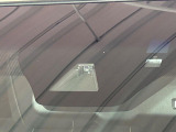 【トヨタセーフティセンス】走行中に前方の車両等を認識し、衝突しそうな時は警報とブレーキで衝突回避と被害軽減をアシスト。より安全にドライブをお楽しみいただけます。