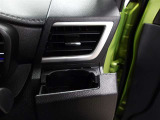 運転席のカップホルダーはエアコンの吹き出し口にありますので冷やしたり温めたりすることが出来ます☆
