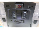スライドドアの開閉は、ドアハンドルはもちろん運転席からのスイッチ操作でも可能です。お子様の送迎時の乗り降りも一段と楽になります。