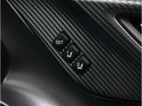 運転席のシートポジションメモリー機能は、登録済みの運転者と交代しても、シートポジションの変更の手間がかかりません。