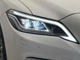 【LEDヘッドライト】悪天候や夜間走行時も良好な視界を確保し安心して運転できる高輝度LEDヘッドライトを装備!点灯速度が早く、消費電力も抑えられています。