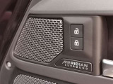 【MERIDIANサラウンドサウンド 】フロント/サイド/リアスピーカーとデュアルチャンネルサブウーファーを採用したMeridianサラウンドサウンドシステム