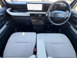 前席内装の全体像です。是非実車をご覧にお越し頂き実際にお座りください。