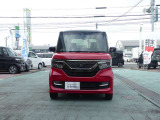 LEDヘッドライト装着車なので、夜間走行も明るく安全な走行をサポートいたします