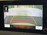 【バックカメラ】駐車時に後方がリアルタイム映像で確認できます。大型商業施設や立体駐車場での駐車時や、夜間のバック時に大活躍!運転スキルに関わらず、今や必須となった装備のひとつです!