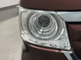 LEDヘッドライトは、点灯の瞬間から最大光量を発揮し、突然暗くなるトンネルなどでの安定感を高めます。