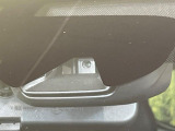【エマージェンシーブレーキ】走行中に前方の車両等を認識し、衝突しそうな時は警報とブレーキで衝突回避と被害軽減をアシスト。より安全にドライブをお楽しみいただけます。