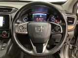 ハンドルにHondaセンシング系のクルーズコントロールやレーンキープアシストなどのスイッチと、オーディオの操作スイッチが装備されています。ハンドルから手を離さず安全に操作できます。