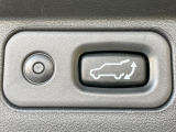 【パワーバックドア】スマートキーや運転席のボタンを押すだけでリアゲートが自動で開閉します!荷物を持っている時や、高い位置にあるバックドアを閉める際に便利な機能です♪