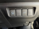 【パワーバックドア】スマートキーや運転席のボタンを押すだけでリアゲートが自動で開閉します!荷物を持っている時や、高い位置にあるバックドアを閉める際に便利な機能です♪