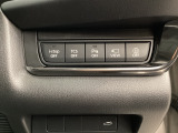 各種機能の切替スイッチは運転席パネル下に集約されています。任意で切り替え可能なため状況に合わせてお使いください。