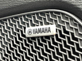 【YAMAHAサウンドシステム】メーカーオプションの高品位サウンドシステムを搭載。専用のチューニングが施された大小様々なスピーカーから良質なサウンドが奏でられ、臨場感あふれる音響空間を演出します。
