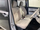 【運転席・助手席転席】運転席の足もともゆったりで長距離ドライブでも快適に★
