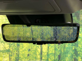 【デジタルインナーミラー】後席の大きな荷物や同乗者で後方が確認しづらい時でも安心!カメラが撮影した車両後方の映像をルームミラー内に表示。クリアな視界で状況の確認が可能です!