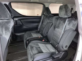 ゆとりある広々とした車内空間は、ドライブを始め買い物やレジャーなど、幅広く活躍します。一人でもみんなとでもお出かけを楽しみましょう!