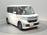 【右前斜め】視界が広く車両感覚が掴みやすい運転席です。ゆとりを持って運転に集中できる設計です。