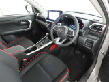 シンプルで使いやすいデザインの運転席です。