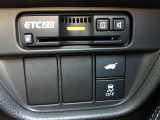 ETC付。高速道路の料金所はキャッシュレスで通過です。サービスエリア等にあるスマートインターの出入りも利用可能でとっても便利。ご納車後すぐにお使い頂けるようセットアップしてのお渡しとなります。