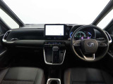 見通しのよいすっきりとした視界で、誰でも運転しやすいです。運転のしやすさは疲れにくさにも繋がりますよ♪