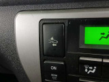 車両が前方の障害物や車両を感知するためにカメラやレーダーを利用し、衝突の危険がある場合にはドライバーに警告を出したり、自動的にブレーキを作動させる機能を備えています