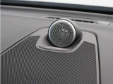 【Bowers&Wilkins】世界のオーディオファン垂涎のプレミアムサウンドシステムを搭載。コンサートホールのベストポジションに相当する音場空間を忠実に再現。乗る人すべてに驚きの音響体験を提供します