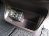 便利なUSBジャック・12V電源ソケットも付いています。周辺機器の充電にご利用頂けます。