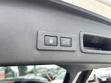 【パワーバックドア】スマートキーや運転席のボタンを押すだけでリアゲートが自動で開閉します!荷物を持っている時や、高い位置にあるバックドアを閉める際に便利な機能です♪