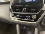 デュアルエアコンとは、運転席と助手席で、個別に温度設定ができる機能です。気温の感じ方は、人それぞれ違うもの。乗る人に優しい機能ですね。