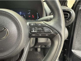 レーダークルーズコントロールを搭載しております。前車との距離をレーダーで測り一定の車間距離とスピードを保つとても便利な機能です。高速道路で楽に安心安全です!