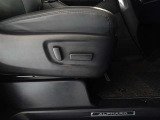 パワーシート搭載。微妙な調整が手軽にでき、ピッタリのポジションで運転することが可能です。