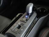 電動パーキングブレーキ・ブレーキホールドを装備してます。ホールド機能は信号待ちが多い一般道で疲労軽減になり、大好評です!