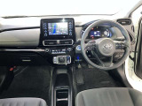 運転席周りのレイアウトをご覧ください。ナビゲーションが綺麗に装着されすっきり収まってますね!
