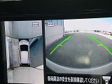 アラウンドモニター搭載で、運転席にいながら、クルマの前後左右の状況を確認可能です