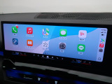 【アップルカープレイ】iPhoneがBMW車両とワイヤレスで接続されます。Apple CarPlayでは、オーディオストリーミングやメッセージングアプリがディスプレイに表示されます。