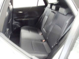 中古車をキレイで気持ちよくお乗りいただけるよう、エンジンルームからシートを外した洗浄まで、目に見えない部分も徹底的に洗浄しています!