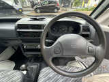 運転席回りもシンプルかつ使いやすいデザインで統一感がありますね♪