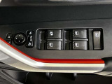 パワーウィンドウは運転席ワンタッチ式になっています。挟み込み防止機能付きなので小さなお子様やペットの安全も確保します。
