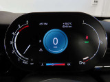 デジタルメーターは視認性が非常に良く、運転時の視線を逸らさず様々な情報の確認が行えます。