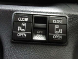運転席からボタン一つで開閉できるパワースライドドアが付いています。安心の挟み込み防止装置付です。