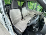 運転席シート廻りは使用感も少なく、良好な状態となっています。前オーナー様が丁寧に使っていたことがよくわかりますね。