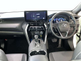 すっきりとしたデザインの内装は、さすがトヨタ車の上品さを感じます。